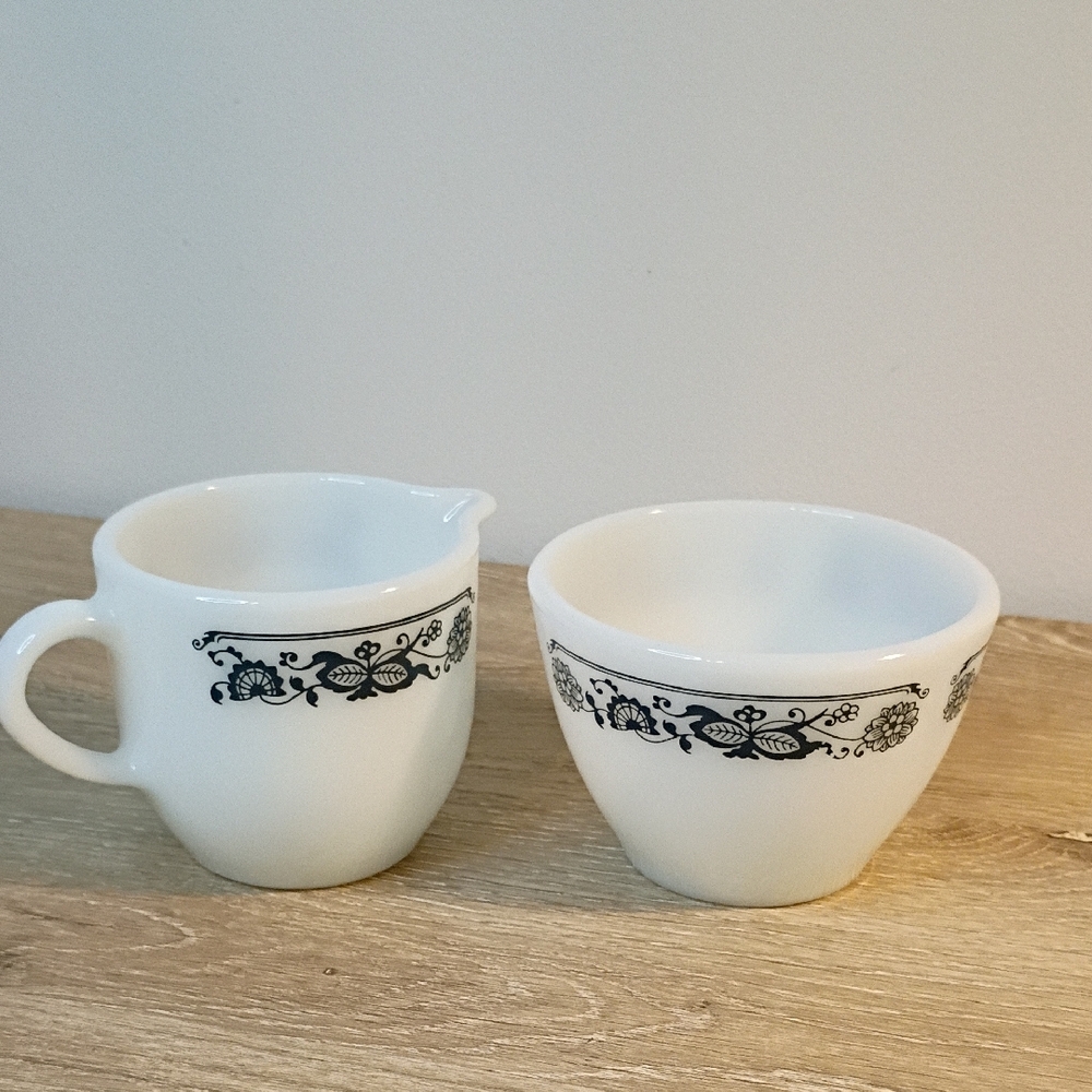 Pyrex Corning Old Town Blue Onion Cream And Sugar Set